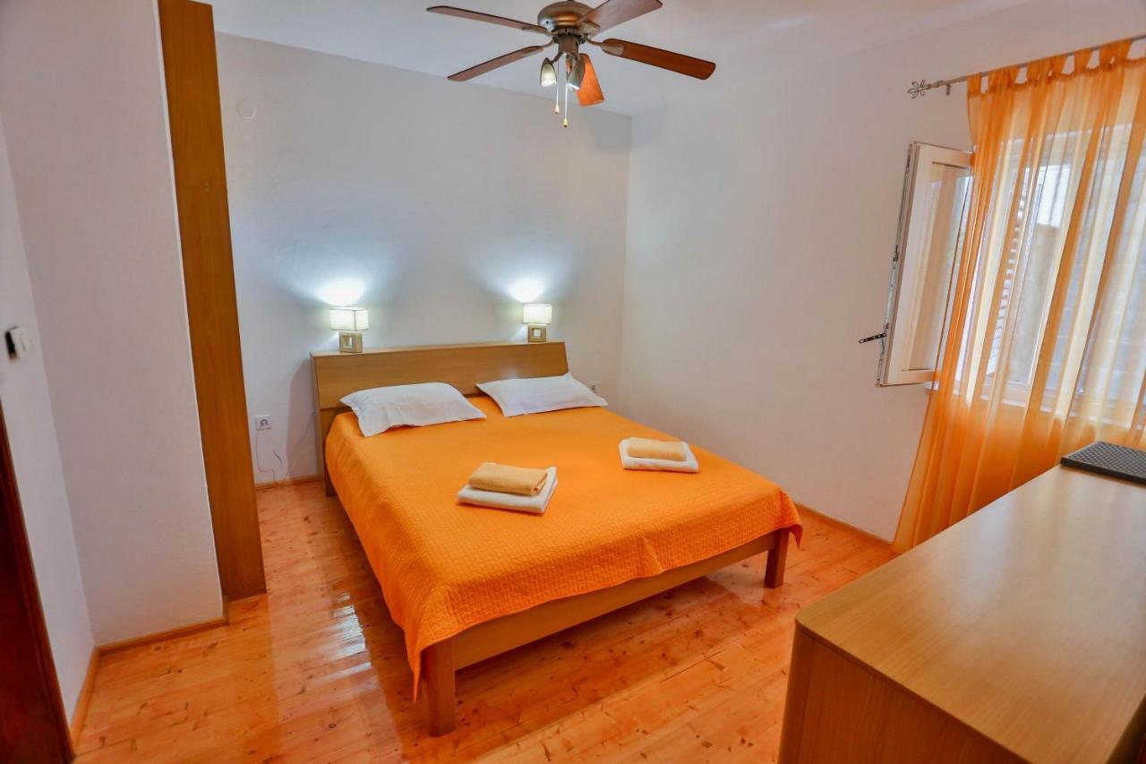 Apartments With A Parking Space Sutivan, Brac - 752 Екстериор снимка