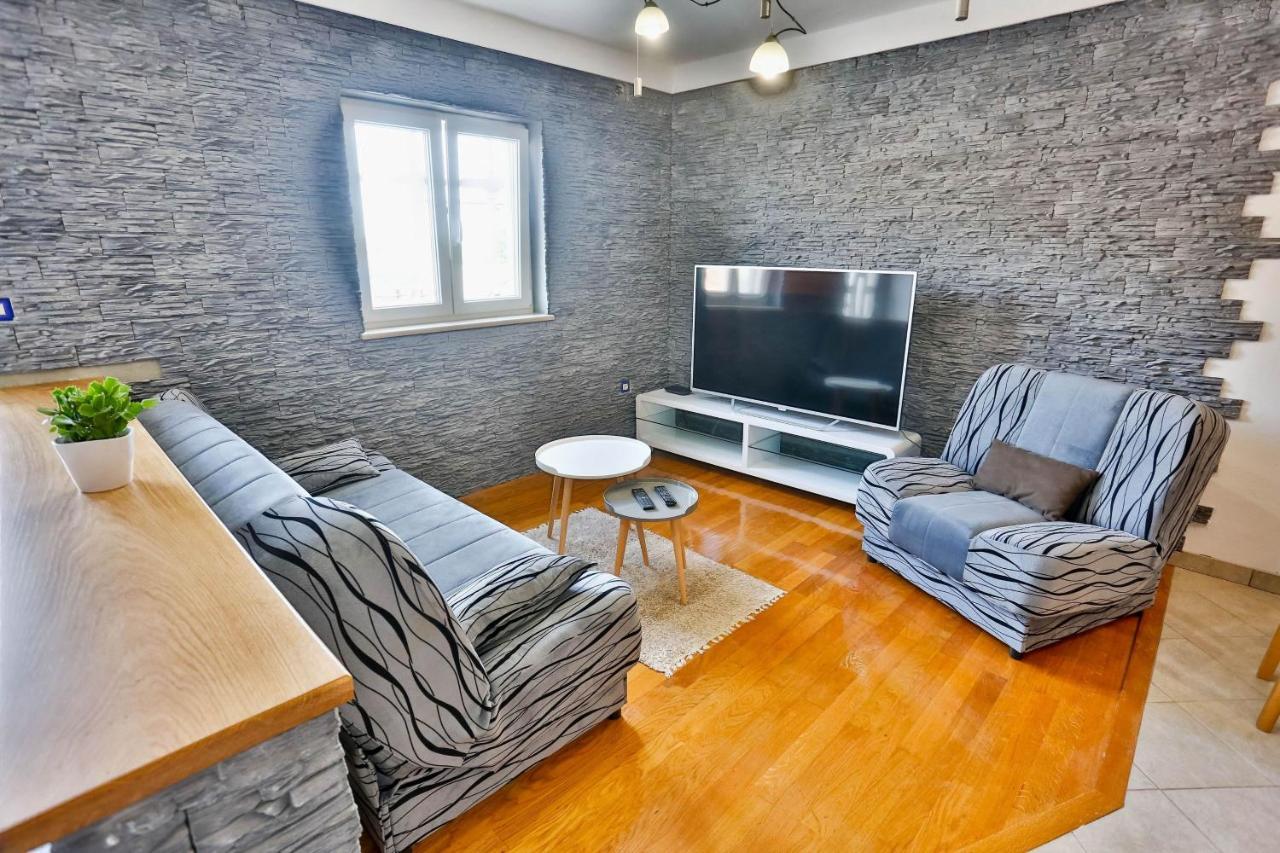Apartments With A Parking Space Sutivan, Brac - 752 Екстериор снимка